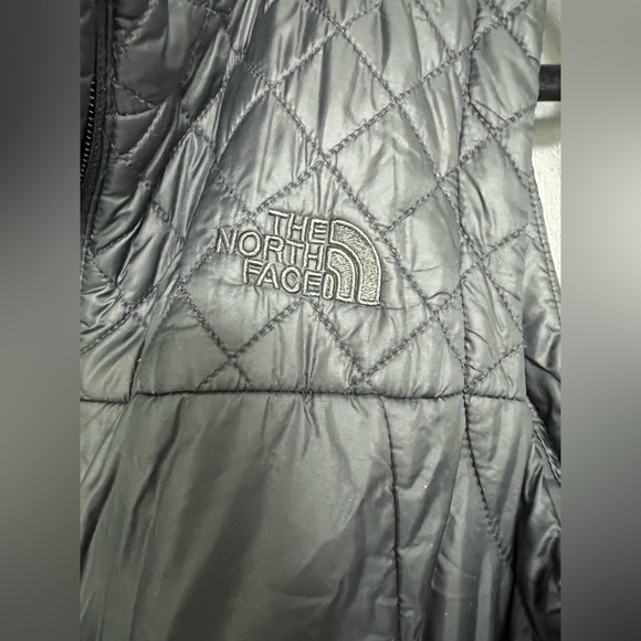 The North Face Women’s Quilted Stow Pocket
Vest in Black, Size Medium - Picture 3 of 7